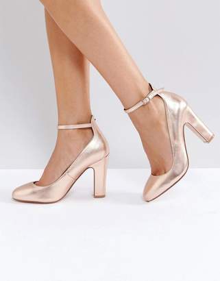 dune block heels