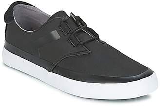 Levi's Levis BLACK TAB LOW men's Shoes (Trainers) in Black