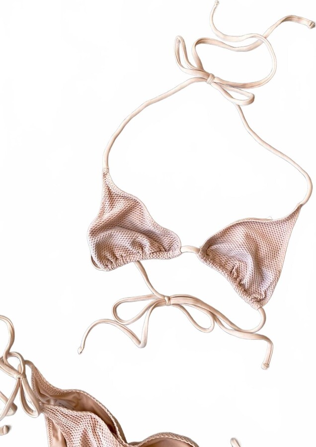 CALi DREAMiNG Women's Aries Bikini Top In Nude Waffle