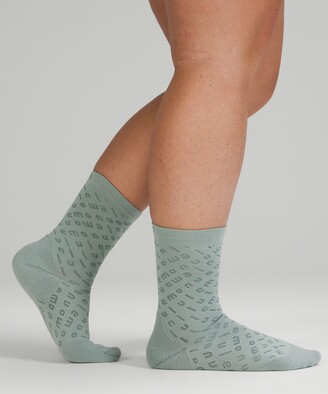 5 reasons to buy/not to buy the Lululemon Power Stride Crew Socks Reflective