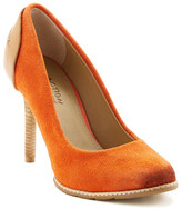 Thumbnail for your product : Kenneth Cole Reaction Hum Away Pump