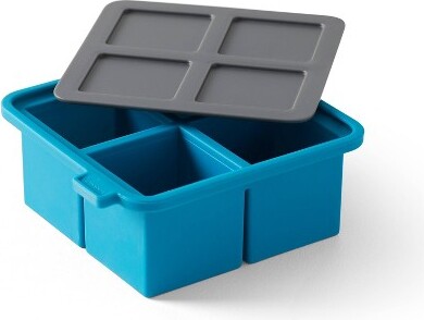 https://img.shopstyle-cdn.com/sim/96/32/96328a214fec9553976210c40699f84d_best/houdini-king-cube-ice-cube-tray-with-lid.jpg
