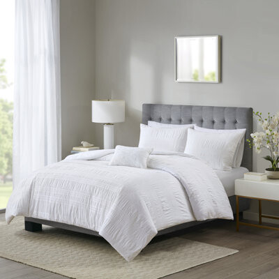 Madison Home USA Nicolette White Standard Cotton 200 TC Seersucker 4-Piece Duvet Cover Set