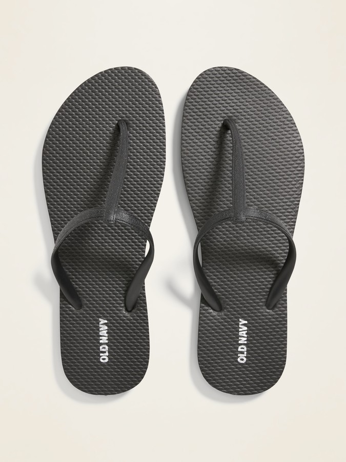 Classic Old navy Flip flops to wear to the beach 