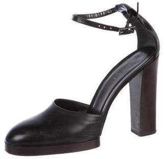 Gucci Leather Round-Toe Pumps Black Leather Round-Toe Pumps