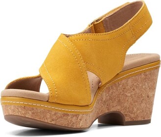 clarks yellow flip flops