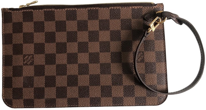 neverfull clutch