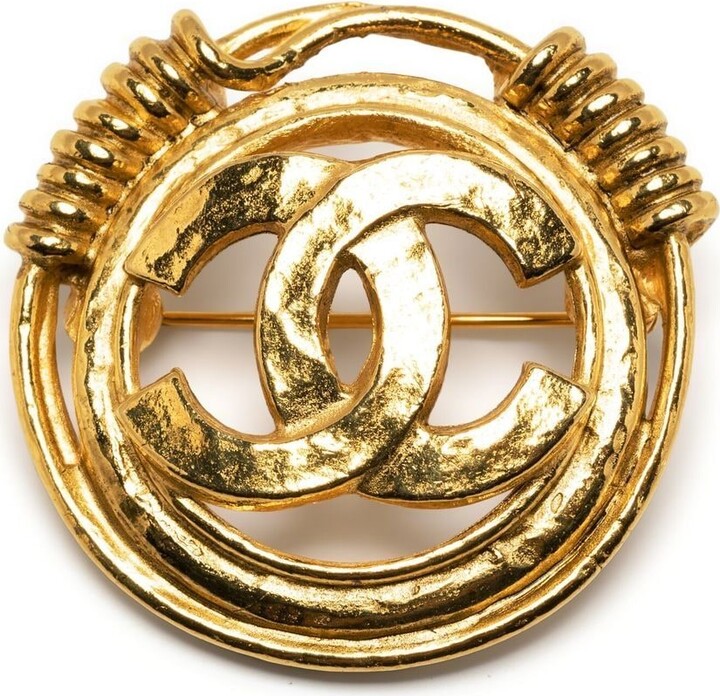 Chanel Pre Owned 1994 CC round brooch - ShopStyle Necklaces