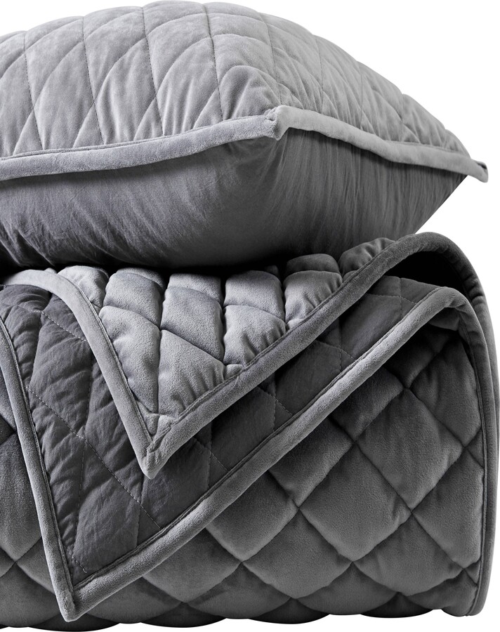 Vera Wang Diamond Velvet Quilt & Sham Set