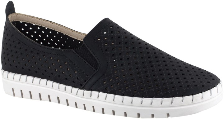 easy street slip on shoes