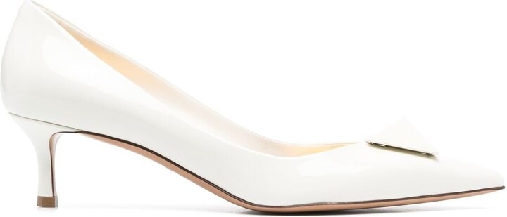 rockstud pointed toe pump