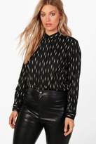 Thumbnail for your product : boohoo Plus Amelia Lightening Print Woven Shirt