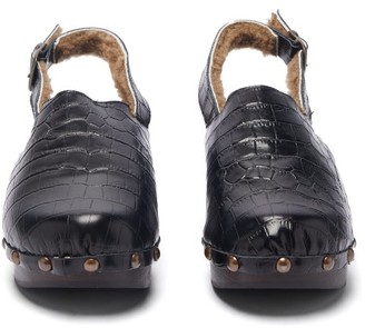 Avec Modération Ruka Crocodile-effect Leather And Shearling Clogs - Black