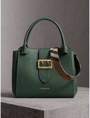 Burberry The Medium Buckle Tote in Grainy Leather