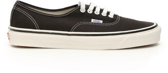 black vans ultracush
