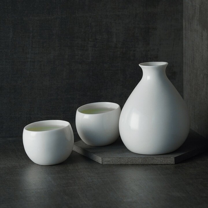 Container Store Ceramic Japan You-ki Sake Bottle w/2 cups White