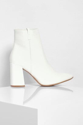 boohoo Wide Fit Pointed Block Heel Shoe Boots