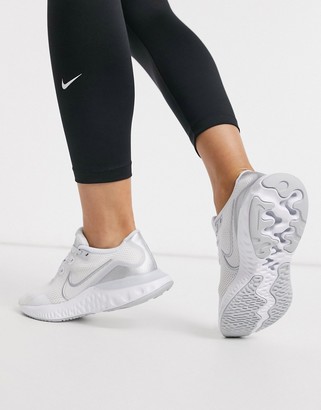 white nike renew
