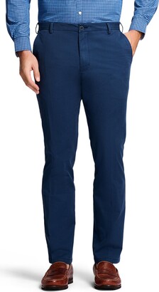 Izod Men's Saltwater Stretch Flat Front Fit Chino Pant