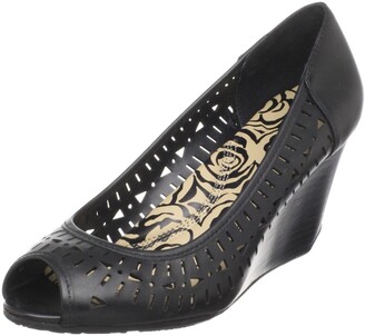 kenneth cole reaction women's card wedges