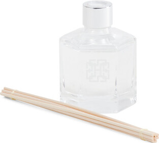 TJMAXX 4Oz Photoreal Fresh Snowfall Reed Stick Diffuser Set