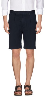 Closed Bermuda shorts