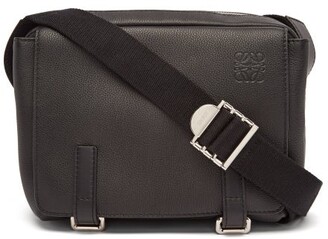 Loewe Anagram-logo Grained-leather Messenger Bag - Black