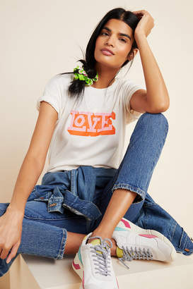 The Best Graphic Tees For Women Right Now - The Mom Edit