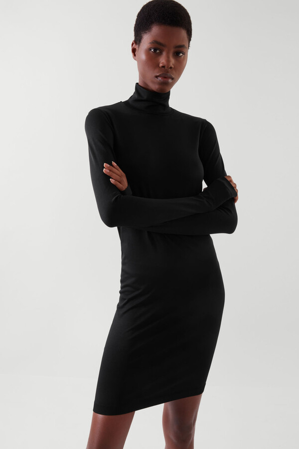 long black fitted dress