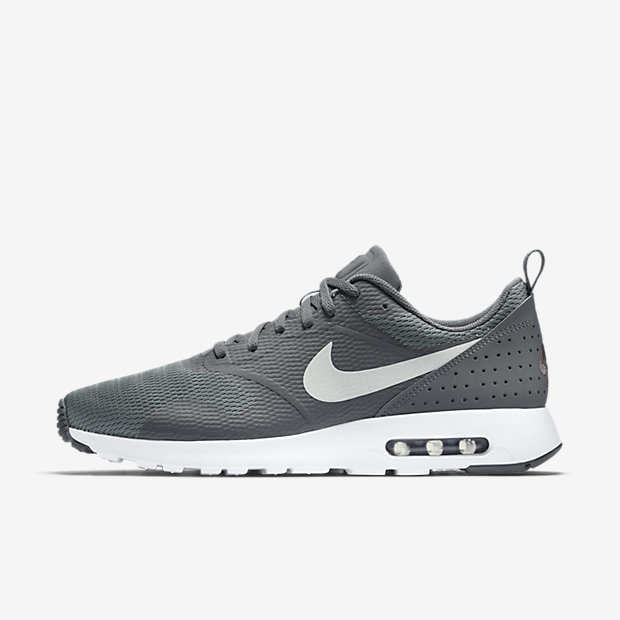 mens nike tavas trainers
