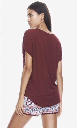 Express One Eleven Scoop Neck Curved Hem Tee - Berry