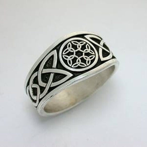 Etsy Tapered Celtic Dara Knot With 6 Interlocking Triangles Set in A Circle Band/Ring - Solid | Fb00868A Or Pierced | Fb00865C