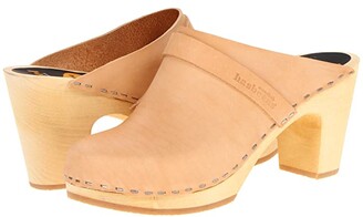 Closed-Toe Shoes for Summer: Espadrilles, Flats, Clogs & More - The Mom Edit