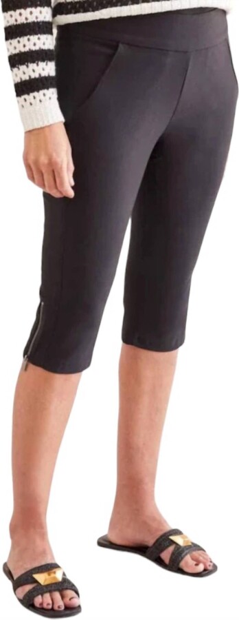 Flatten It Pull On Capri Pants In Black