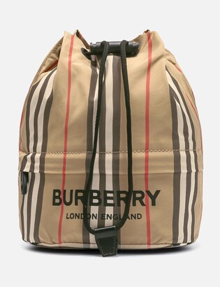 BURBERRY Nova Check Shoulder Bag Nylon Gray Black white Auth yk7658b Grey  ref.987298 - Joli Closet