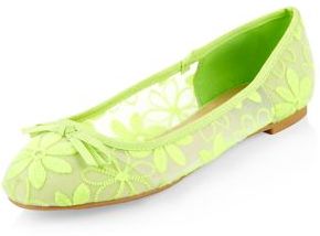 New Look Teens Cream Floral Lace Ballet Pumps