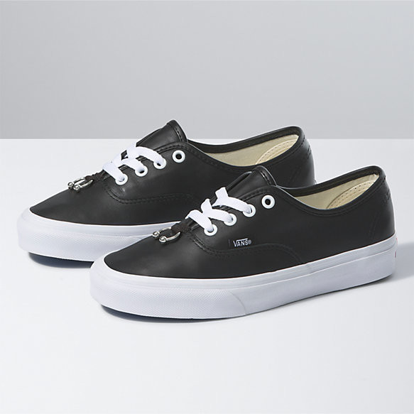 vans all black low top