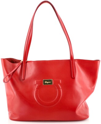 Womens Tote bags Ferragamo Tote bags Ferragamo Leather Trifolio Handbag in Red Save 4% 