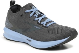 gray women's brooks shoes