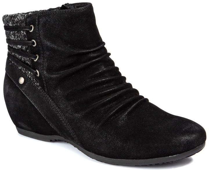 clarks wide fit boots womens