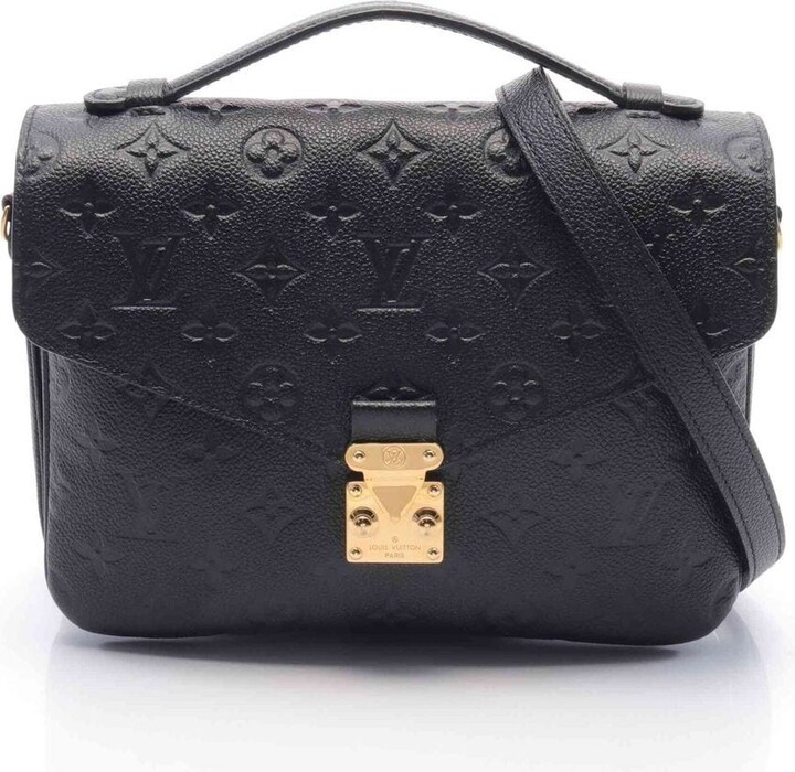 Louis Vuitton Pochette Metis MM in Black Leather  Louis vuitton purse, Louis  vuitton pochette metis, Pochette metis