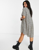 Thumbnail for your product : AX Paris Plus V-neck swing dress in leopard