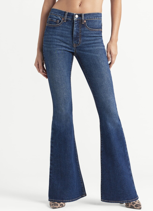 Jessica Simpson Women’s and Women’s Plus Daisy Fitted Flare Jeans, Sizes 2-24W