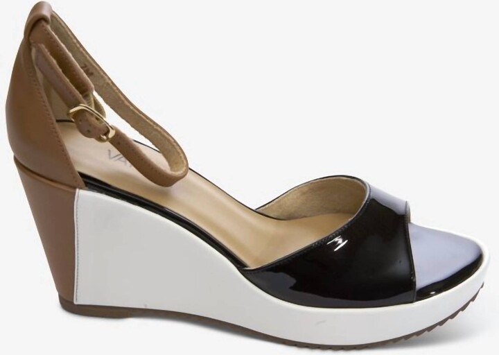 VANELi Women'S Lemy Wedge Sandal In Black Patent Combo