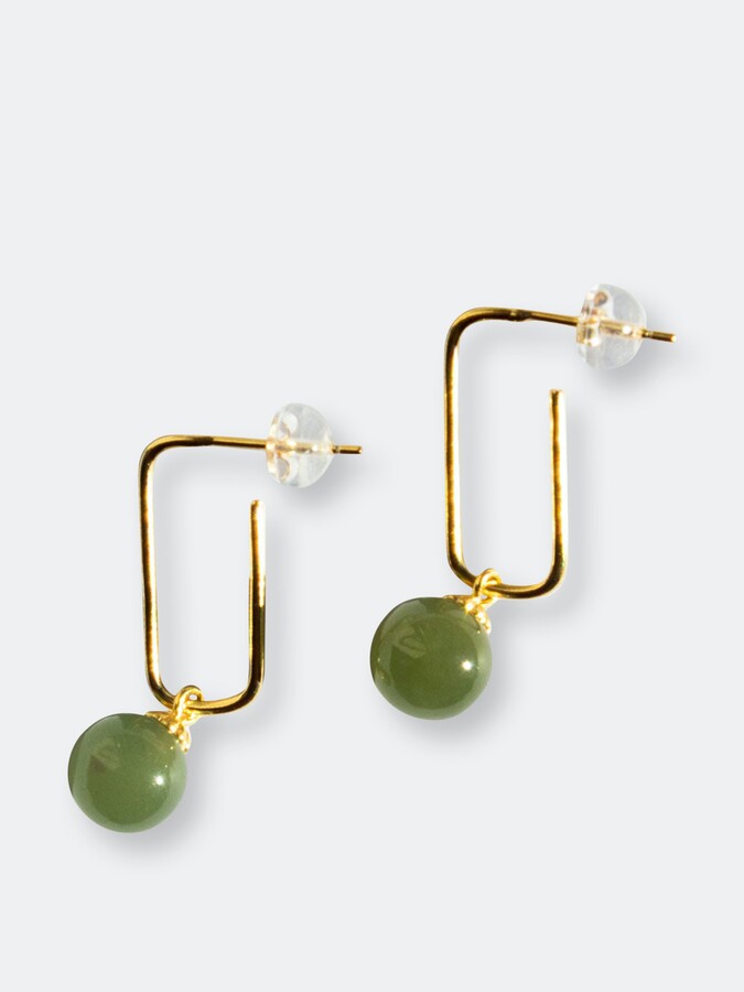 D9 Goldtone Green Peach Bead Pierced Earrings 