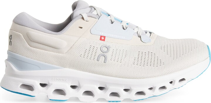 On Cloudstratus 3 Trainers