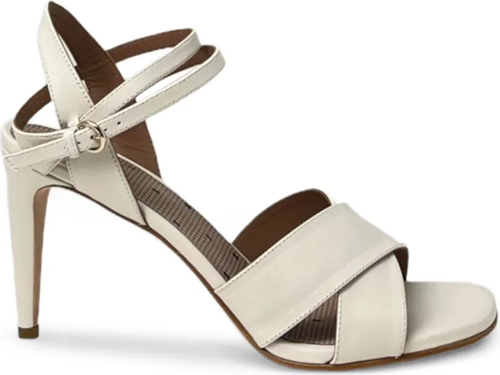 Red(V) Criss-Cross Strap Sandals