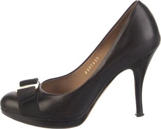 Ferragamo Vara Bow Accent Leather Pumps