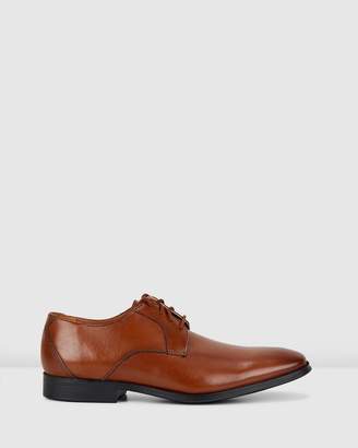 Clarks Gilman Lace Oxford Shoes