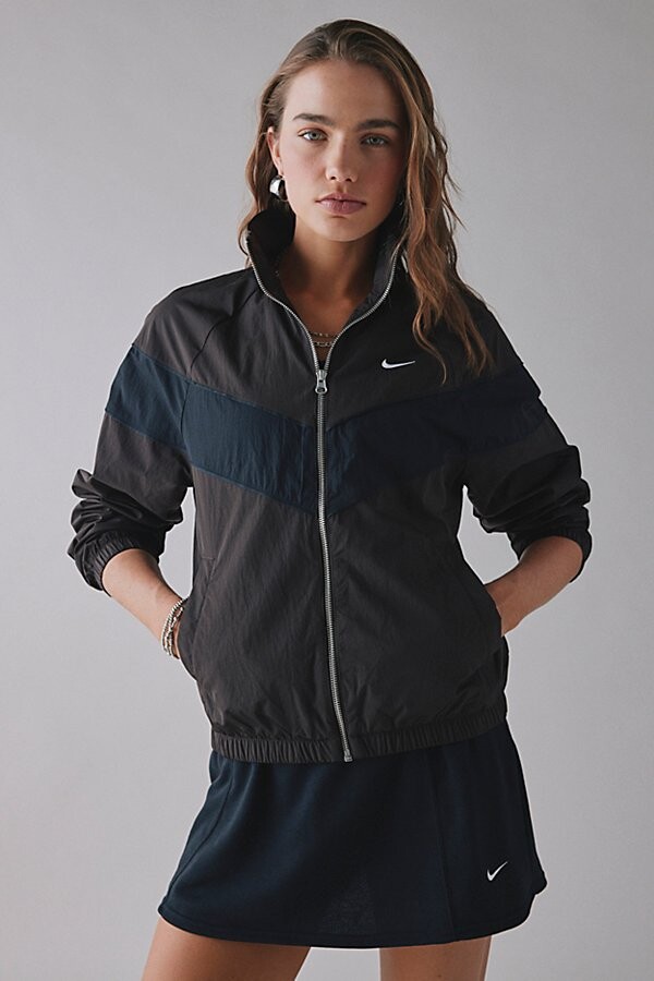 Nike Sportswear Windrunner Woven Full-Zip Jacket in Velvet Brown/Black